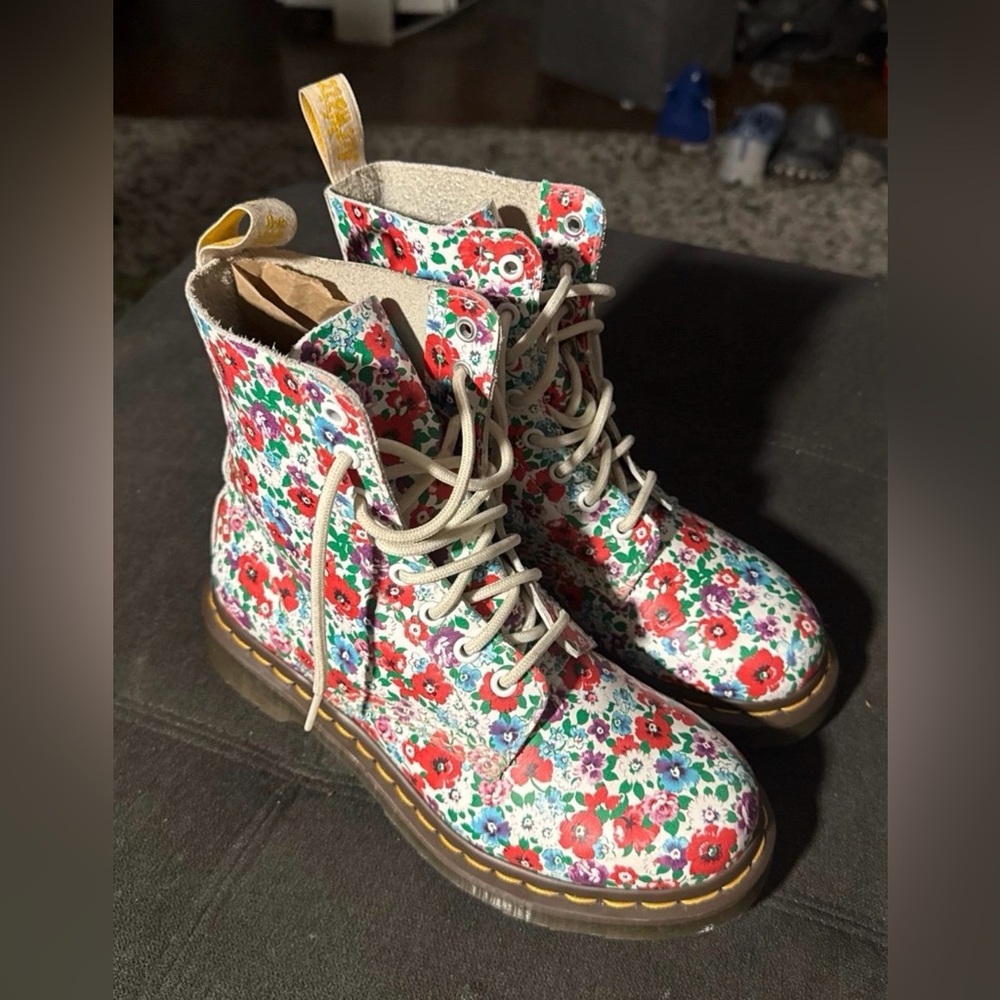 Dr Martens Pascal wild Poppy Floral Lace-Up Combat Boots size 7